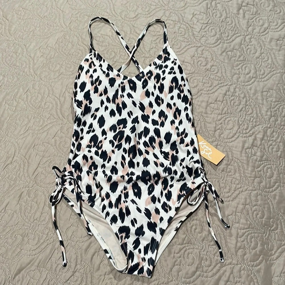 Cute Swimsuit - Picture 1 of 9